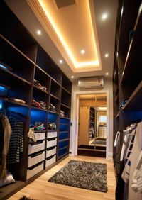 Большая открытая гардеробная комната с комбинированным наполнением Астрахань