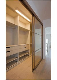 Линейная гардеробная комната с дверями купе Астрахань