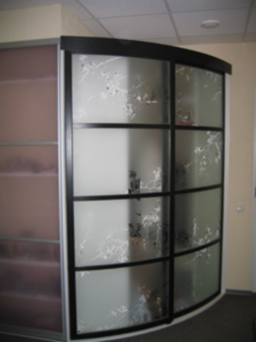 Шкаф купе радиусный с рисунком на стекле Астрахань