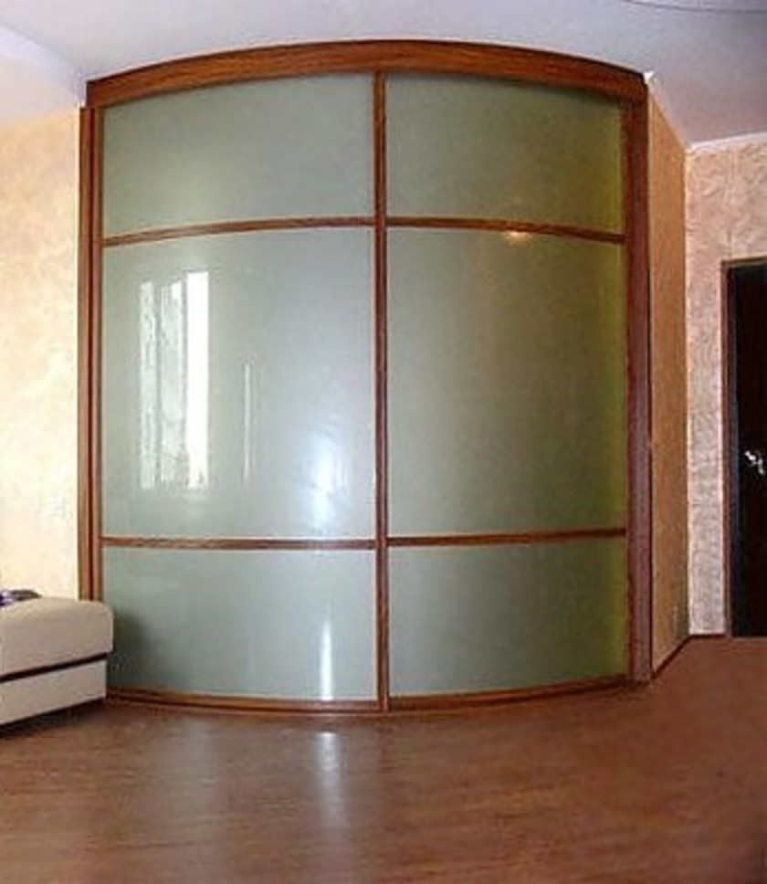 Встроенный шкаф купе радиусный в классическом стиле Астрахань